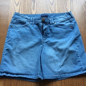 Bandolino size 10 light denim shorts